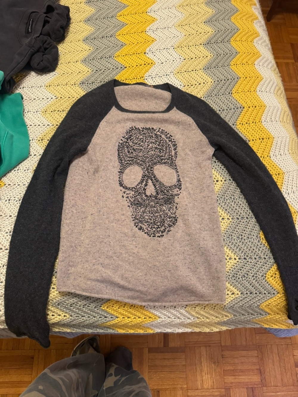 Women’s Two-Tone Skull cashmere Sweater - Gray/Charcoal